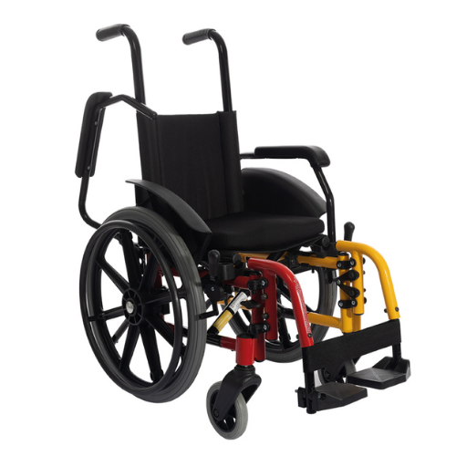 Cadeira de Rodas Infantil Jaguaribe Ágile dobrável em alumínio, com rodas de quick release.