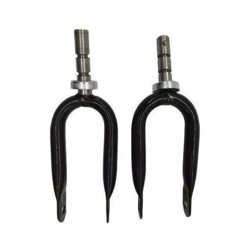 Par de Garfos Dianteiro para Cadeira De Rodas modelo 1009 da Jaguaribe - Ortopedia Online SP Par de garfos dianteiros para cadeira de rodas Jaguaribe 1009, em aço carbono preto, mostrando o design e a compatibilidade com rodas pequenas.