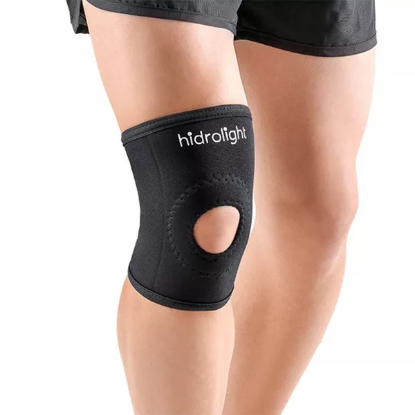 Joelheira curta com reforço patelar - Ortopedia Online SP Joelheira curta Hidrolight preta, unissex, feita de neoprene, com orifício central para a patela e fechos aderentes ajustáveis.