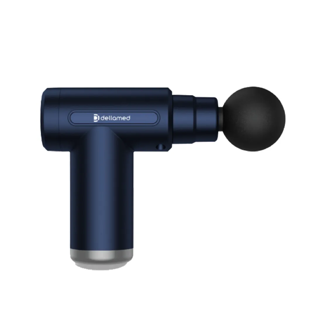 Pistola massageadora - Ortopedia Online SP Mini Pistola Massageadora Dellamed azul marinho, com as 5 ponteiras diferentes dispostas ao lado, e o case de transporte aberto.