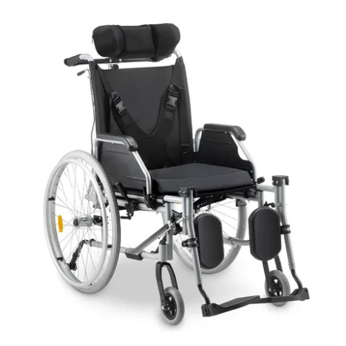 Cadeira de rodas Dellamed Tetra D700 em alumínio na cor cinza e preta, com encosto reclinável, apoio de cabeça e rodas anti-furo.