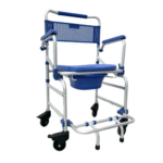Cadeira de banho Dellamed D55 Ultraleve em alumínio, de cor branca ou cinza, com assento removível, rodas pequenas com trava e apoio de pés rebatível.