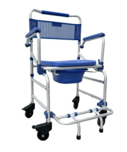 Cadeira de banho Dellamed D55 Ultraleve em alumínio, de cor branca ou cinza, com assento removível, rodas pequenas com trava e apoio de pés rebatível.