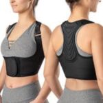 Corretor postural boost Hidrolight, na cor preta, em fundo branco. A imagem mostra o corretor visto de costas, com as tiras ajustáveis e o design discreto.