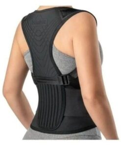 Corretor postural ergonômico Hidrolight unissex, na cor preta. A imagem mostra o corretor nas costas de um usuário, destacando as tiras ajustáveis nos ombros e a estrutura em neoprene.